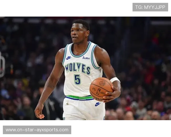 NBA爱德华兹轻盈拉杆突破赢得掌声